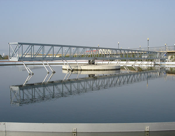 周邊傳動刮吸泥機